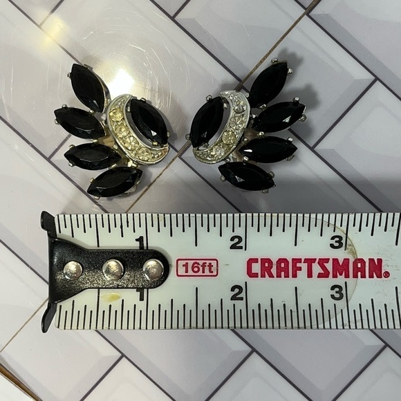 Vintage Sarah Coventry Womens Vienna Nights Black Rhinestone Clip On Earrings - Picture 8 of 8